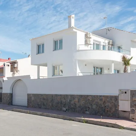 6 Bed Modern Luxury 5 Min Walk To Beach! تورّيفيِخا