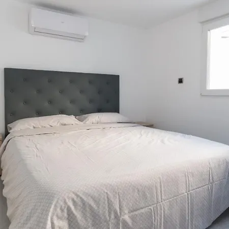 6 Bed Modern Luxury 5 Min Walk To Beach! * تورّيفيِخا