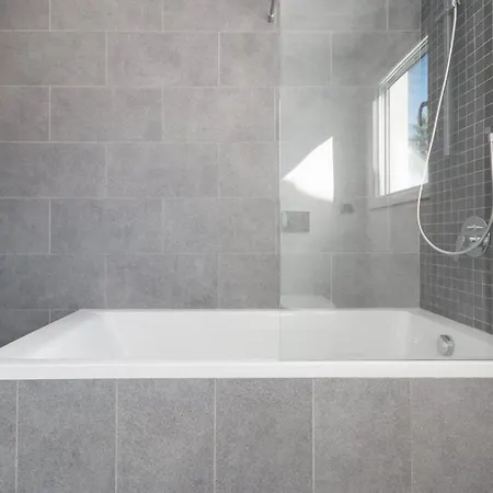 فيلة 6 Bed Modern Luxury 5 Min Walk To Beach! تورّيفيِخا