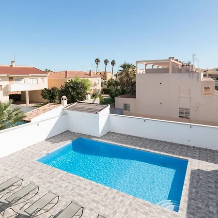 6 Bed Modern Luxury 5 Min Walk To Beach! *