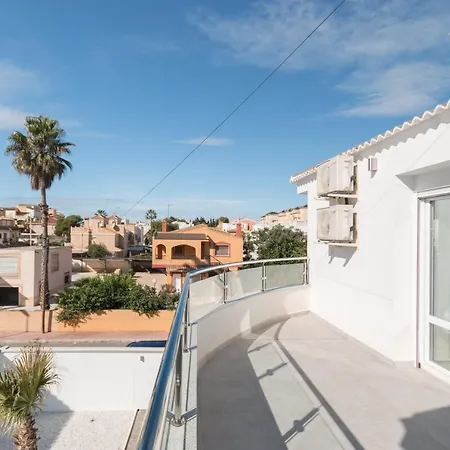 6 Bed Modern Luxury 5 Min Walk To Beach! *