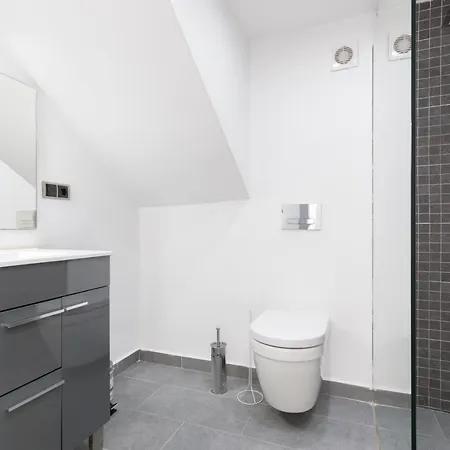 6 Bed Modern Luxury 5 Min Walk To Beach! فيلة