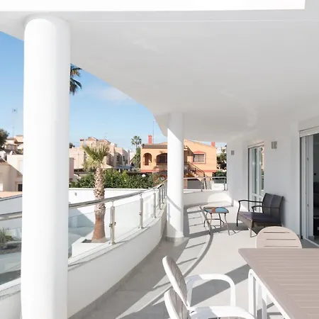 6 Bed Modern Luxury 5 Min Walk To Beach! *