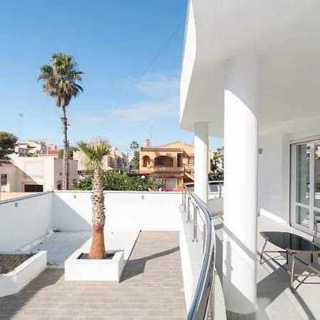 6 Bed Modern Luxury 5 Min Walk To Beach! فيلة تورّيفيِخا