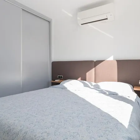 6 Bed Modern Luxury 5 Min Walk To Beach! * تورّيفيِخا
