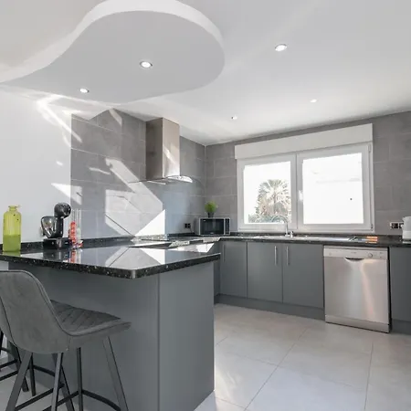 فيلة 6 Bed Modern Luxury 5 Min Walk To Beach! تورّيفيِخا