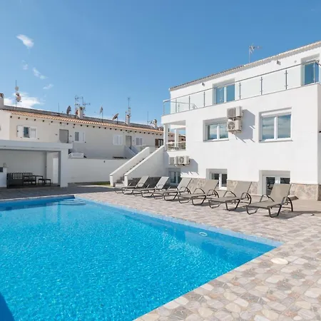 Villa 6 Bed Modern Luxury 5 Min Walk To Beach! *