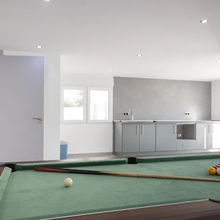 Villa 6 Bed Modern Luxury 5 Min Walk To Beach! *