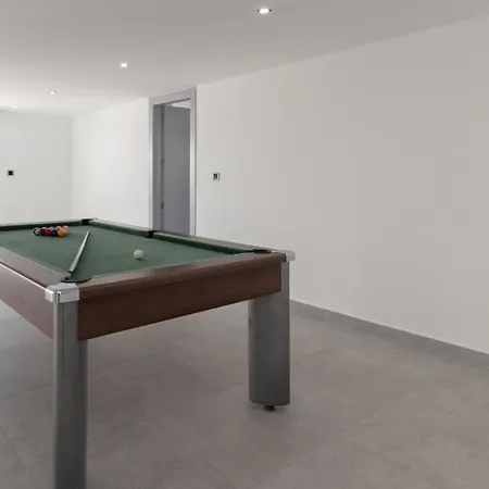 6 Bed Modern Luxury 5 Min Walk To Beach! Villa Torrevieja