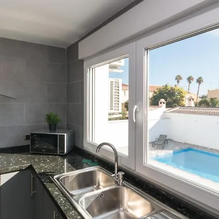 6 Bed Modern Luxury 5 Min Walk To Beach! * Torrevieja