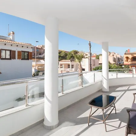 6 Bed Modern Luxury 5 Min Walk To Beach!