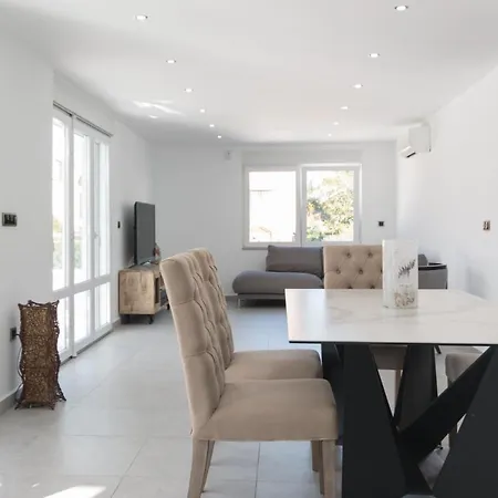 6 Bed Modern Luxury 5 Min Walk To Beach! Torrevieja